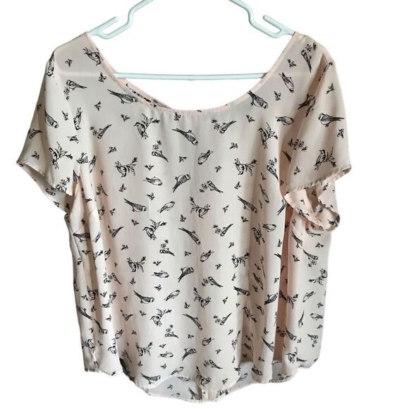 Torrid Short sleeve pink top blouse paper bird print Size 1 = 1X ties in back - Picture 1 of 6